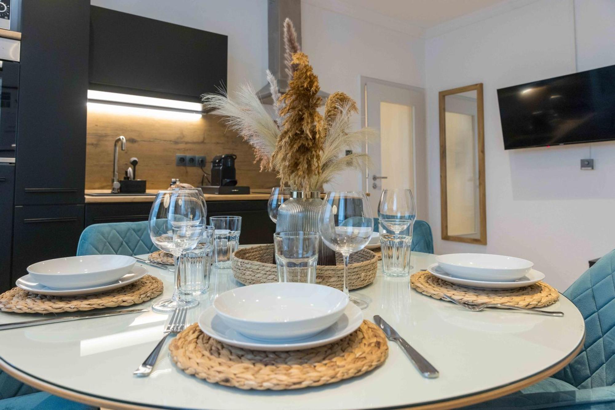 Schillerapartment Hof, Kueche, 24H Digital-Checkin, Parkplatz, Wlan250Mbit Buitenkant foto