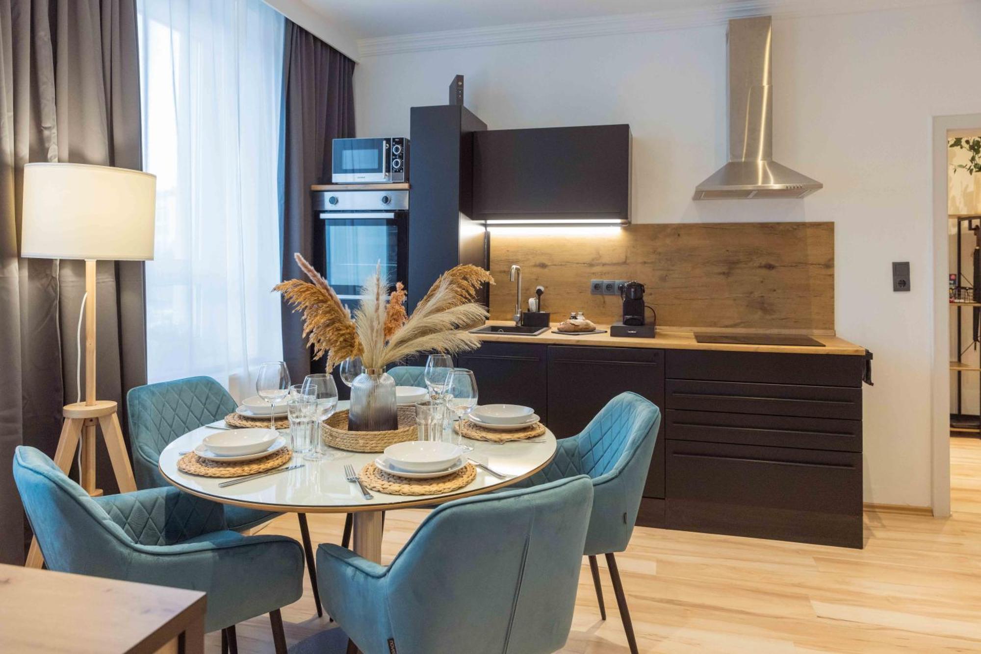 Schillerapartment Hof, Kueche, 24H Digital-Checkin, Parkplatz, Wlan250Mbit Buitenkant foto