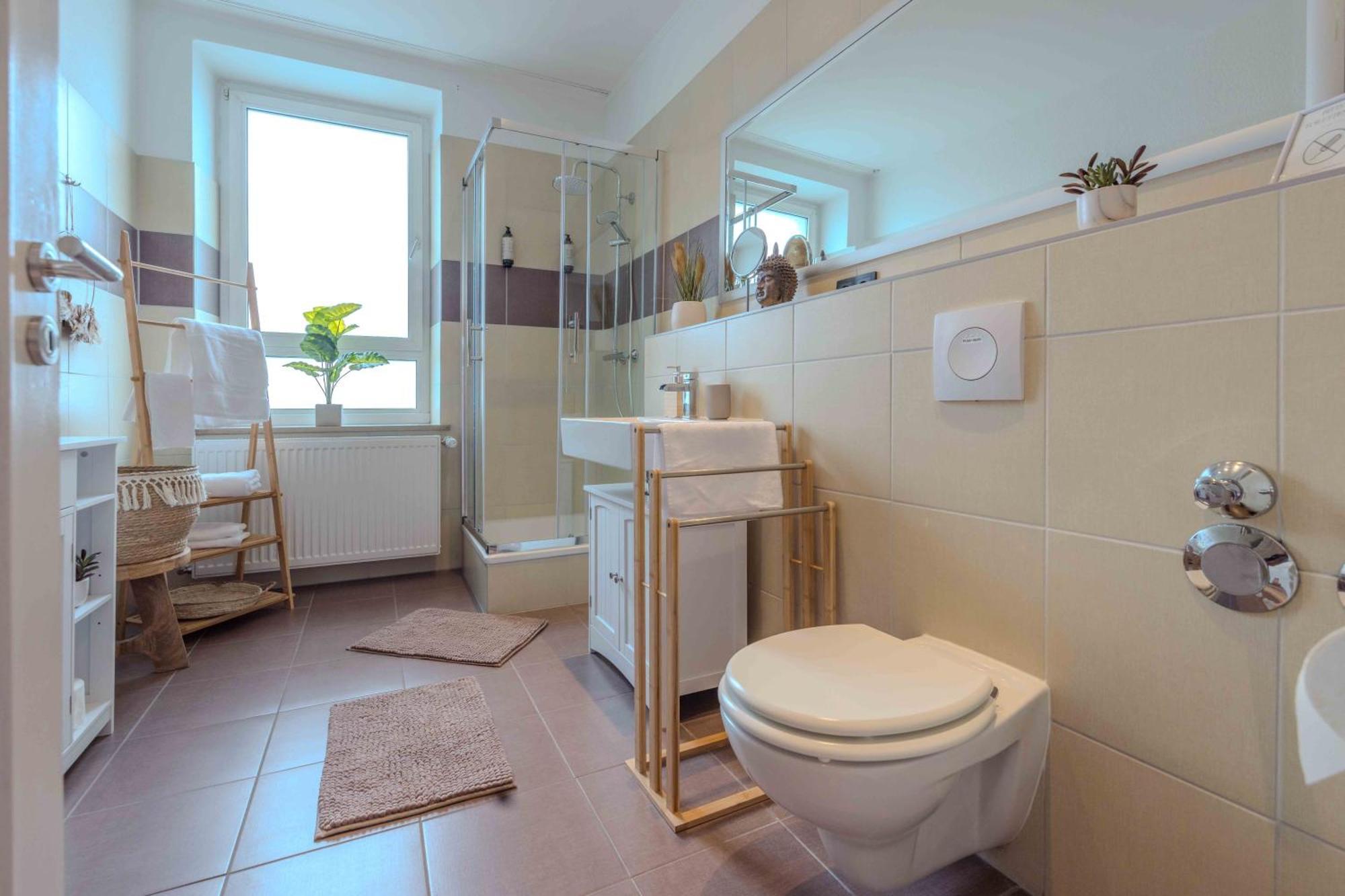 Schillerapartment Hof, Kueche, 24H Digital-Checkin, Parkplatz, Wlan250Mbit Buitenkant foto